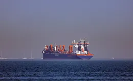 Centinaia  di navi bloccate a Hormuz, allarme petrolio