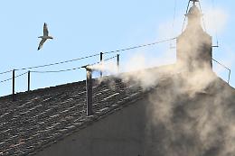 Il ping che ferm&ograve; il Conclave: lo smartphone dimenticato nella Cappella Sistina durante l'elezione di Leone XIV