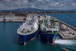 Il Qatar ferma la produzione di gas dopo gli attacchi iraniani, il mercato dell'energia globale trema: i numeri e le cifre