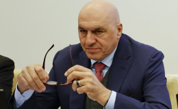 &laquo;Dubai, sirene e telefoni criptati&raquo;: cosa faceva davvero Guido Crosetto negli Emirati mentre il Golfo chiudeva i cieli