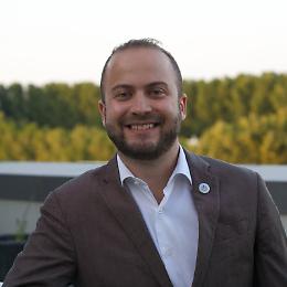 Fabrizio Puglisi, imprenditore siciliano a Dubai: "La vita quotidiana continua, c'&egrave; fiducia nel sistema di sicurezza del Paese"