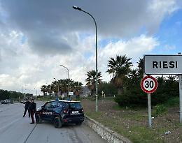 Aggredisce un ispettore della Polizia municipale di Riesi e lo prende a morsi: automobilista arrestato
