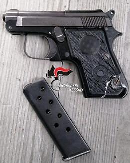 Pistola con matricola abrasa nel garage: arrestato 51enne di Brolo