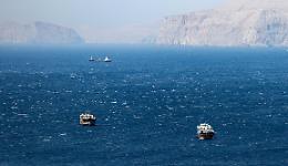 I pasdaran rivendicano il controllo totale dello stretto di Hormuz : oltre 40 missili contro obiettivi Usa e israeliani