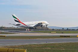 Medio Oriente, voli da Dubai bloccati per altri tre giorni fino alla fine del 7 marzo. &laquo;Noi qui senza notizie&raquo;