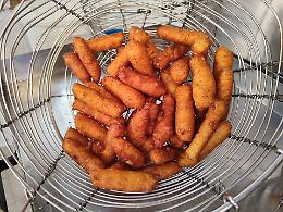 Le crispelle di riso catanesi oltre la festa di San Giuseppe. La ricetta di chi le prepara da 48 anni
