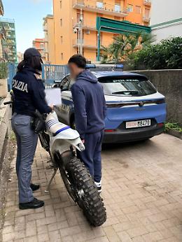 Ruba una moto tagliando la catena con un flex: 18enne arrestato a Catania dopo il "cavallo di ritorno"