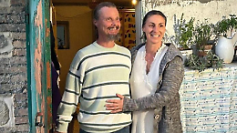 &laquo;Ci terrorizza&raquo;: il tribunale allontana la madre dei bambini del bosco e separa i fratellini nel bel mezzo della perizia
