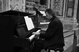 Addio al genio dell'organo stroncato a 63 anni: la chiamata a raccolta per il suo ultimo viaggio