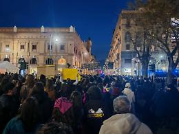 Circa un migliaio a Palermo per l'8 marzo: "Le nostre vite valgono, noi scioperiamo"