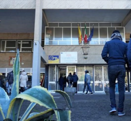 All'Iis "Lincoln" un flash mob degli studenti contro la violenza digitale: utilizzato lo sport come strumento educativo 