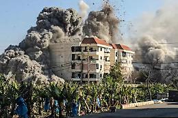 Attacchi notturni su Teheran e Alborz: cinque impianti petroliferi colpiti, quattro morti