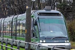 Terzo deragliamento: tram della linea 15 esce dai binari a Rozzano
