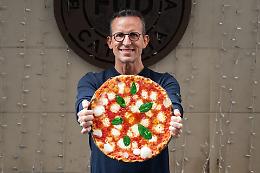 Andrea Graziano "ritorna al futuro" con la sua pizza siciliana super crunch 