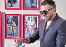 Doom Scroll: il gesto che ci attraversa