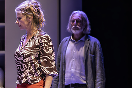 Vicini di casa: passioni, segreti e risate al Teatro Pirandello