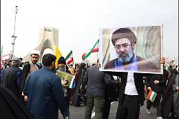 Notte di dissenso a Teheran: "Morte a Mojtaba" dopo la nomina a guida suprema