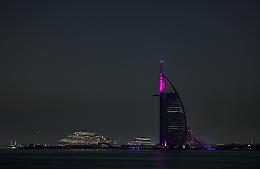 Filma col cellulare i missili iraniani su Dubai, arrestato un turista britannico 