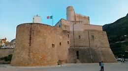 Passeggiata al castello di Castellammare del Golfo: torri, ancore e segreti arabo-normanni nelle Giornate FAI