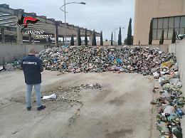 Blitz nell&rsquo;impianto di stoccaggio rifiuti: gestione illecita e norme antincendio violate, denunciato l'amministratore