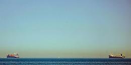 La minaccia dell'Iran: &laquo;Da Hormuz non passer&agrave; un litro di petrolio, navi Usa e di Israele obiettivi militari legittimi&raquo;