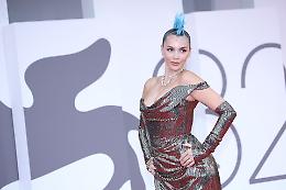 L'annuncio in video di Rose Villain: "Tuttaluce", pancione, amore e musica con Sixpm