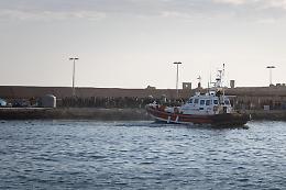 A Lampedusa c'&egrave; un morto tra i naufraghi salvati in mare: nel Mediterraneo &egrave; di nuovo emergenza umanitaria