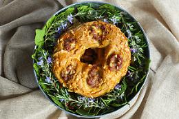 La ricetta tradizionale del "Cucciddatu"  di San Giuseppe con la salsiccia e il caciocavallo ragusano