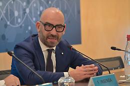 Matteo Bassetti derubato in pieno centro a Milano: &laquo;Citt&agrave; piena di brutta gente&raquo;