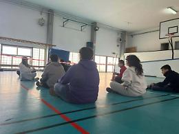 Sitting volley all'Iis Lincoln: la sfida di "Differenze 2.0" che trasforma lo sport in empatia e lavoro di squadra