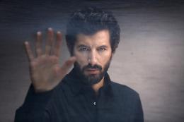 Francesco Scianna a Catania in "Hospitality Suite": &laquo;In scena voglia di successo, fragilit&agrave;,  risate e il  profitto che dimentica l'umanit&agrave;&raquo;