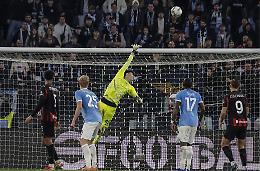 La Lazio ferma il Milan all'Olimpico: Isaksen decide, Sarri espulso e Allegri non accorcia sull'Inter