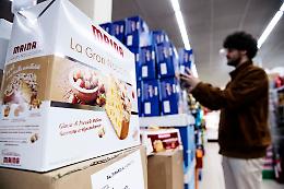 Pasqua 2026, una stangata dietro l'altra tra rincari per carburanti, aerei e per le "tradizioni": come difendersi dalla  "shrinkflation"