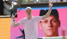 Sinner batte il russo Medvedev in finale e vince per la prima volta sul cemento di Indian Wells 