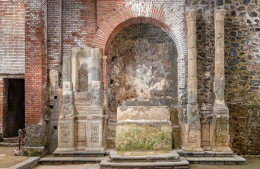 Il GPS si spense sulla lava. Poi una donna gli mise in mano una pietra di fiume