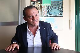 Clacson, goliardia o intimidazione? Il &ldquo;caso De Luca&rdquo; a Barcellona diventa un giallo