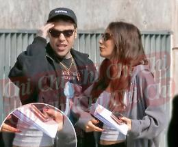 Fedez verso la terza paternit&agrave;?  Il pancino "sospetto" di Giulia Honegger su "Chi" 