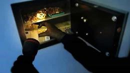 Colpo grosso in un'agenzia assicurativa: i ladri portano via 15.000 euro in contanti, gioielli e carnet d'assegni