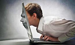 Gli insulti sessisti alla sindaca di Modica, l'esperto: "Il vuoto educativo travolge questi ragazzi"