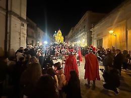 Ragusa, il racconto che parla al cuore con la Via Crucis vivente promossa dai giovani della parrocchia di San Giorgio