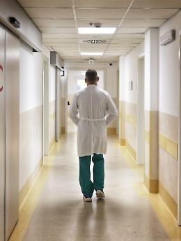 Medicine interne in Sicilia al limite: pazienti anziani, polimorbidit&agrave;, posti letto al 103% e carenza di personale