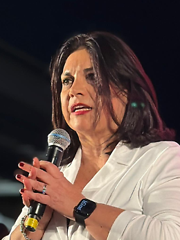 Dopo gli insulti social e la solidariet&agrave; degli antri candidati, si abbassano i toni della campagna elettorale