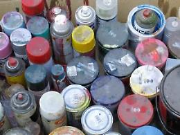 Vernici tossiche e rischio incendi nel cuore del centro storico: sigilli a un'autocarrozzeria abusiva