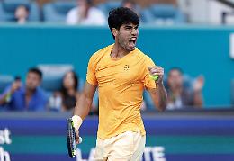 A Miami giornata di sorprese: Alcaraz battuto da Korda, Paolini eliminata e Sinner pu&ograve; accorciare le distanze