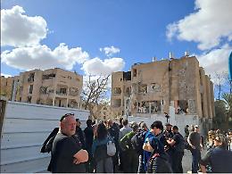 Missile da mezza tonnellata piomba su Arad: 115 feriti, 500 sfollati e 70 bambini ricoverati