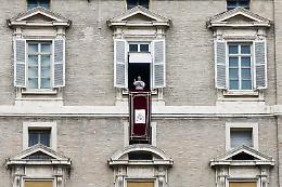 L'appello urgente del Papa per la pace: "Le guerre sono uno scandalo per tutta la famiglia umana"