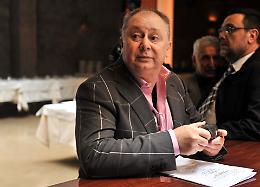 Proteste contro Lele Mora ospite del parco archeologico di Morgantina: &laquo;Appuntamento di cultura, lui non c'entra niente&raquo;