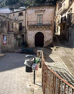 Scicli, tempi duri per gli incivili. Aumentano i controlli sul conferimento dei rifiuti