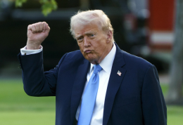 Trattative in bilico tra Usa e Iran: Trump rinvia gli attacchi alle centrali elettriche, Teheran nega negoziati