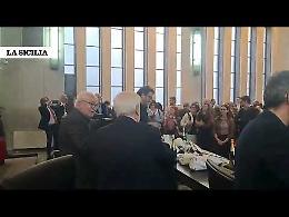 Applausi, brindisi e abbracci tra i magistrati a Milano per la vittoria del "No"